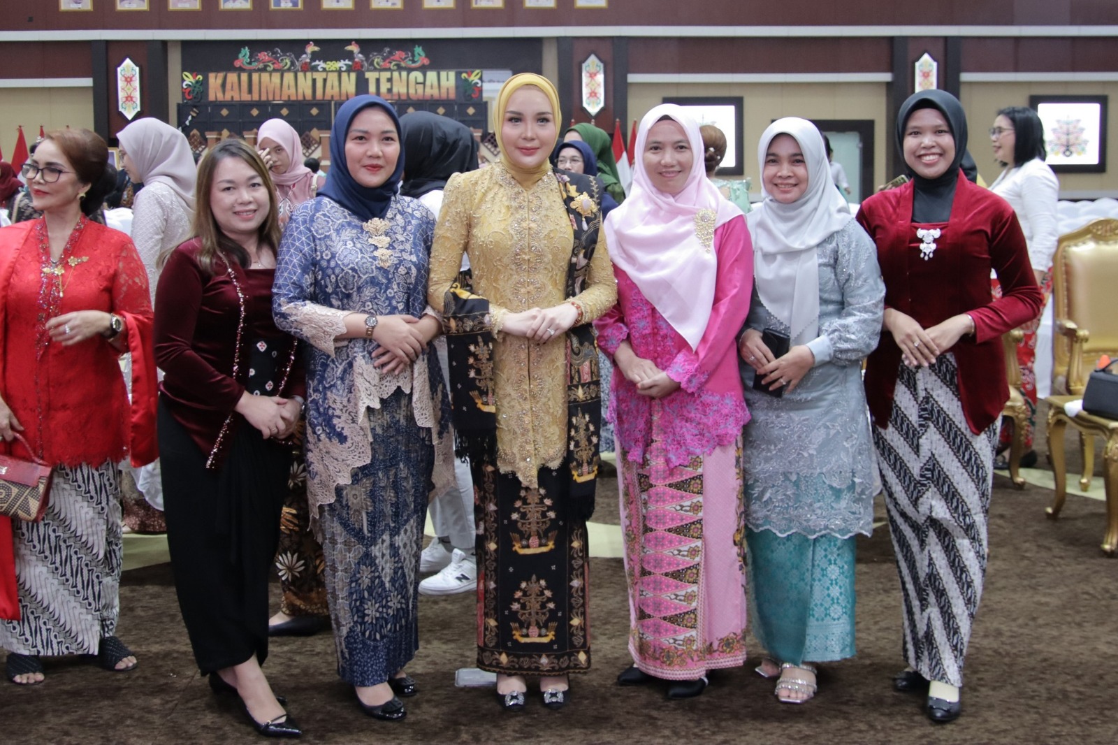 Men busty Osiyo ning mushuk tugadi Krasnoyarskdagi jinsiy aloqa mavzulari